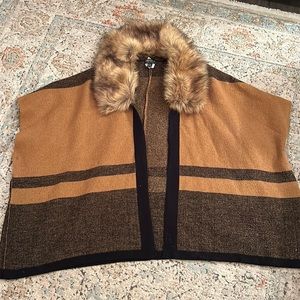 Oversized fall shall with fur trim